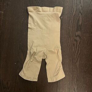 SKIMS high waisted shaper shorts sz L NWOT